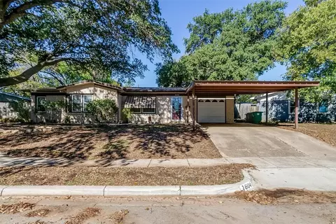 1604 Canterbury Cir, Fort Worth, TX 76112