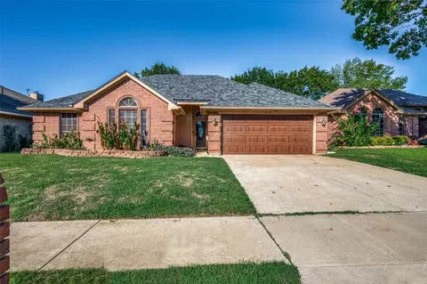 7413 Bennington Dr, Watauga, TX 76148
