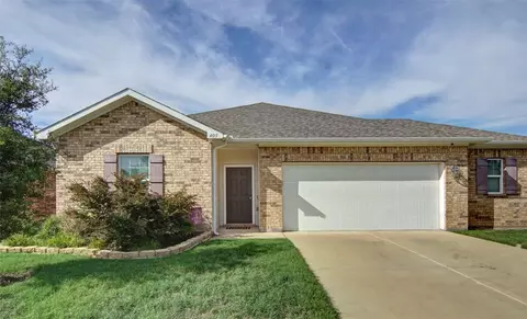 405 Willow Creek Dr, Glenn Heights, TX 75154