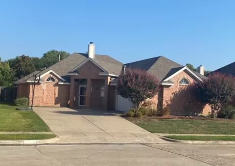 3157 Waterside Dr, Arlington, TX 76012