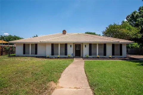 1506 Raintree Ct, Grand Prairie, TX 75050