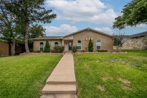 3123 Grapevine Ln, Carrollton, TX 75007