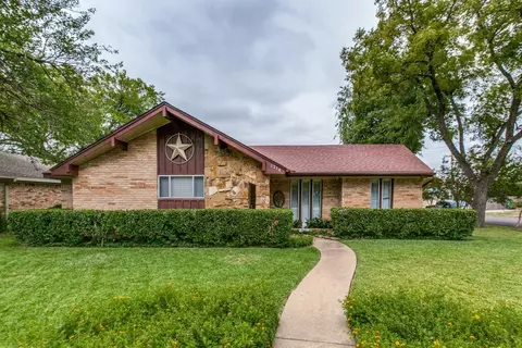 1214 Vicksburg Dr, Garland, TX 75041