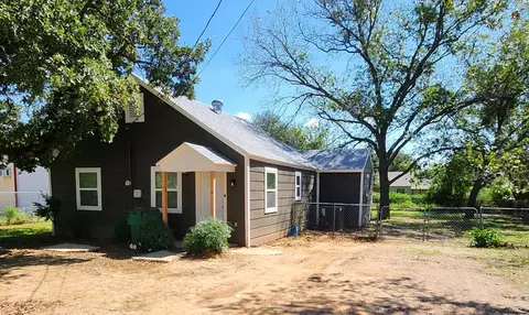 1138 Mcneill St, Stephenville, TX 76401