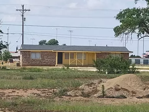 1004 N Ballard St, Brownfield, TX 79316