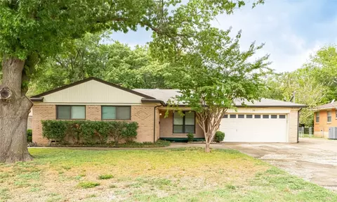 201 Barry Ln, Lancaster, TX 75146