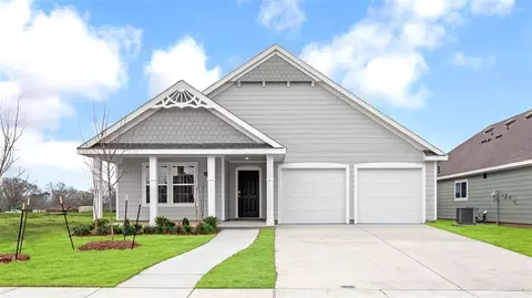 956 Ravenwood Ln, Van Alstyne, TX 75495