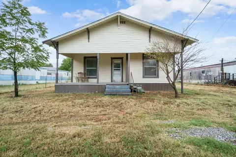 608 S Rusk St S, De Leon, TX 76444