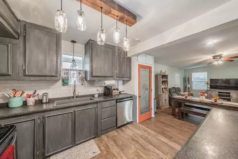 109 Western Ct, Azle, TX 76020