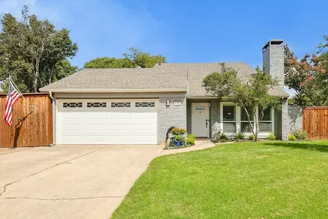 938 S Riverside Dr, Grapevine, TX 76051