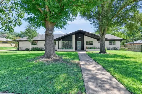 1612 Yarborough Dr, Sherman, TX 75092