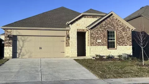 10313 Fall Brook Dr, Aubrey, TX 76227