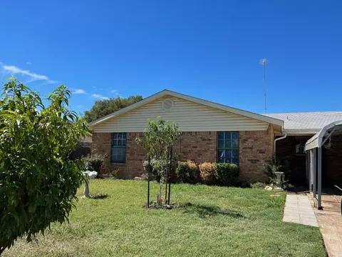 194 Hampton St, Graham, TX 76450