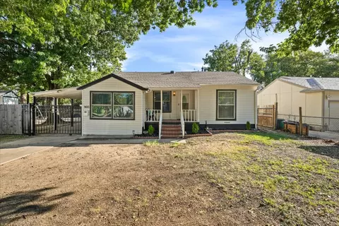 900 SE 11th St, Grand Prairie, TX 75051