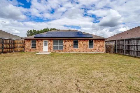 545 Cambridge Dr, Saginaw, TX 76179