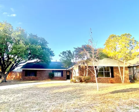 2 Royal Oaks Pl, Hickory Creek, TX 75065