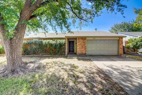 5536 King Dr, The Colony, TX 75056