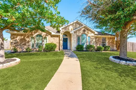 1129 Kardinal Ct, Midlothian, TX 76065