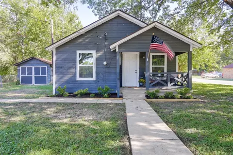 905 E Jefferson St, Waxahachie, TX 75165