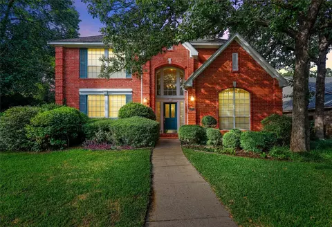3907 Farmingdale Dr, Arlington, TX 76001
