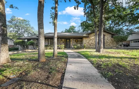 808 Mountain Ter, Hurst, TX 76053