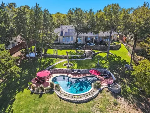 2705 Waters Edge Dr, Cedar Hill, TX 75104