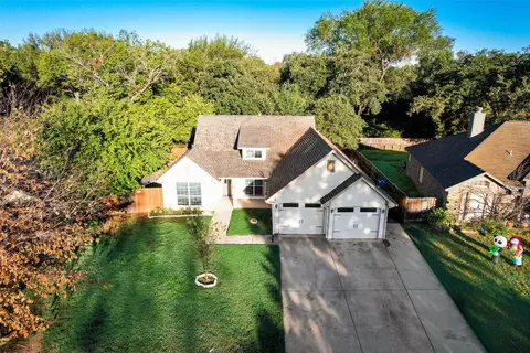 121 Parkwood Ct, Azle, TX 76020