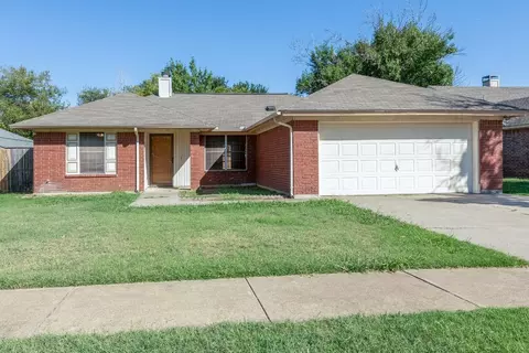 6920 Lyndale Dr, Watauga, TX 76148