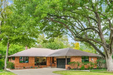 6821 Blessing Dr, Dallas, TX 75214