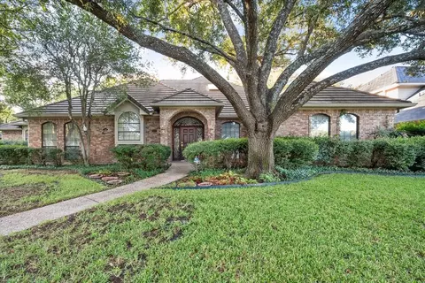 2402 Green Park Dr, Arlington, TX 76017