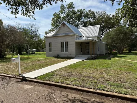 409 S Avenue B Ave, Wortham, TX 76693