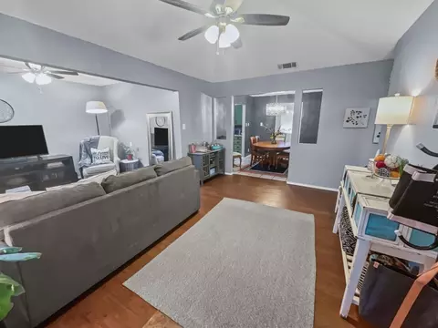212 Brook Cir, Krum, TX 76249