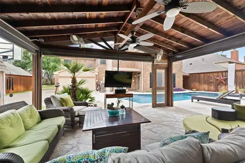 554 Winston St, Grand Prairie, TX 75052