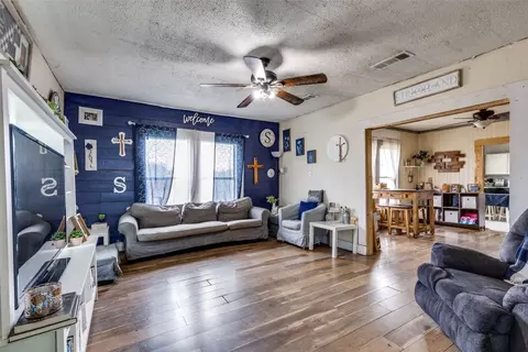 204 E Main St E, Rio Vista, TX 76093