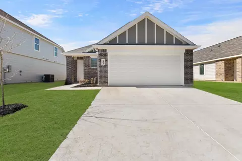 9805 Dynamics Dr, Fort Worth, TX 76131
