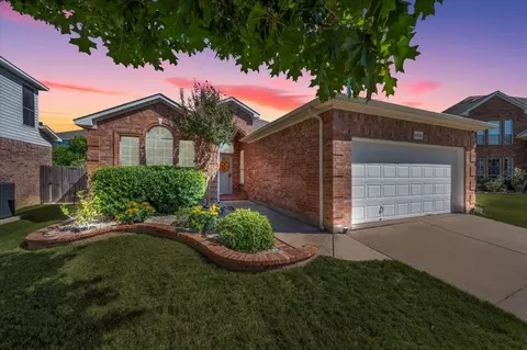 4008 Claymore Ln, Fort Worth, TX 76244