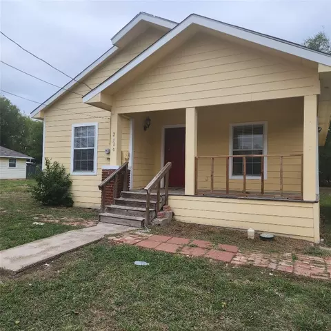 2919 Wellington St, Greenville, TX 75401