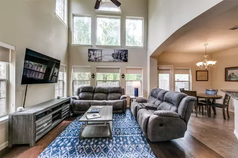 328 Starleaf Trl, Garland, TX 75040