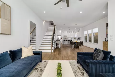 621 W 9th St, Dallas, TX 75208