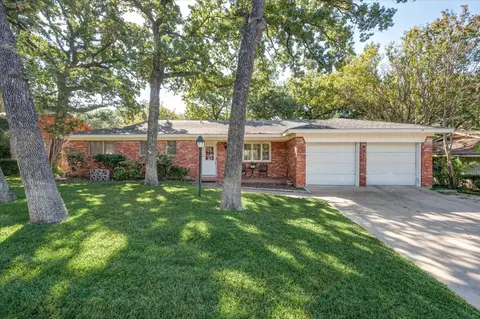 601 W Pleasantview Dr, Hurst, TX 76054