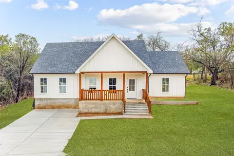 1007 Comanche Cove Dr, Granbury, TX 76048