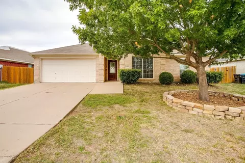 3908 Silver Springs Dr, Fort Worth, TX 76123