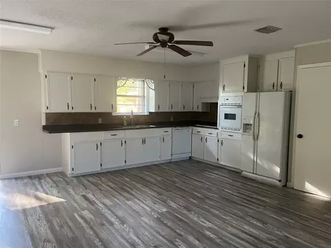 126 Academy Dr, Springhill, LA 71075 photo 2