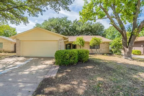 202 Village Dr, Lewisville, TX 75067