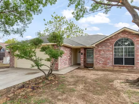 2711 Claireisa Ct, Arlington, TX 76015