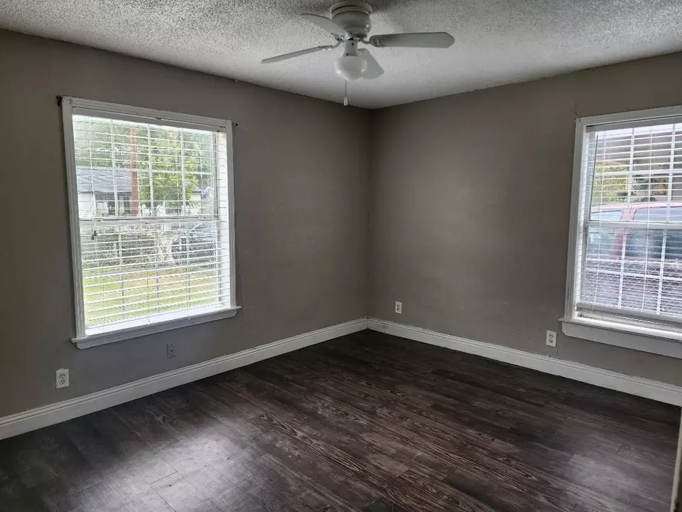  8214 S Norvell Dr, Dallas, TX 75227 photo 17
