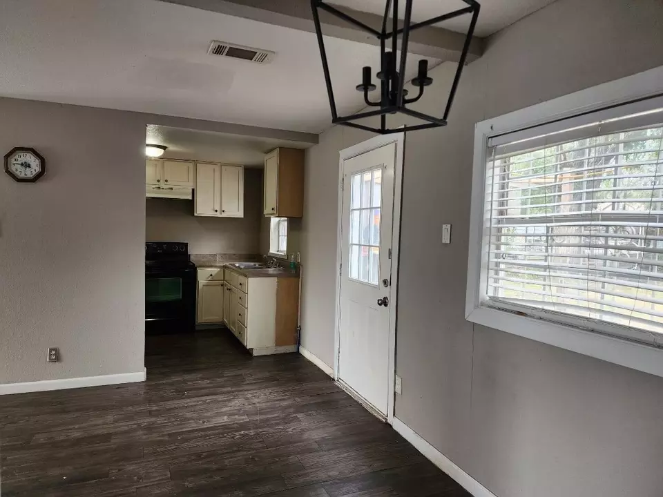  8214 S Norvell Dr, Dallas, TX 75227 photo 11