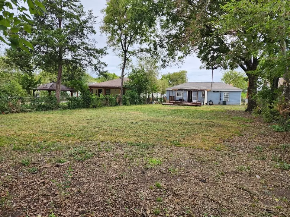  8214 S Norvell Dr, Dallas, TX 75227 photo 14