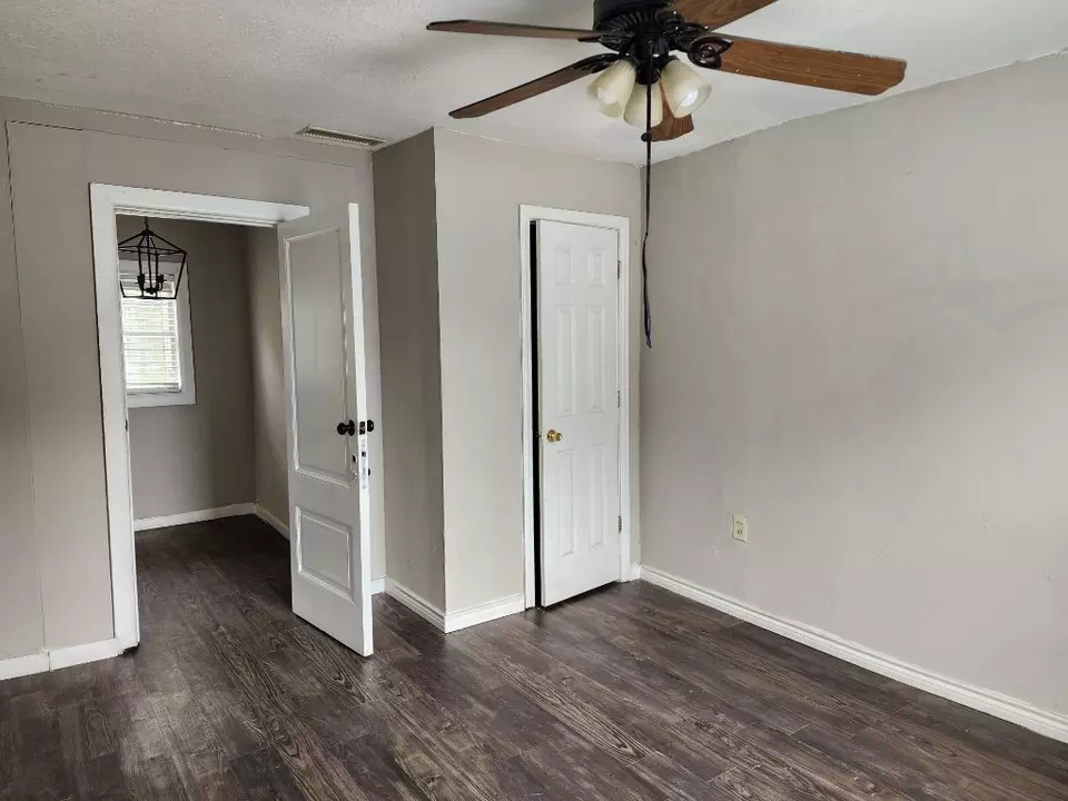  8214 S Norvell Dr, Dallas, TX 75227 photo 8