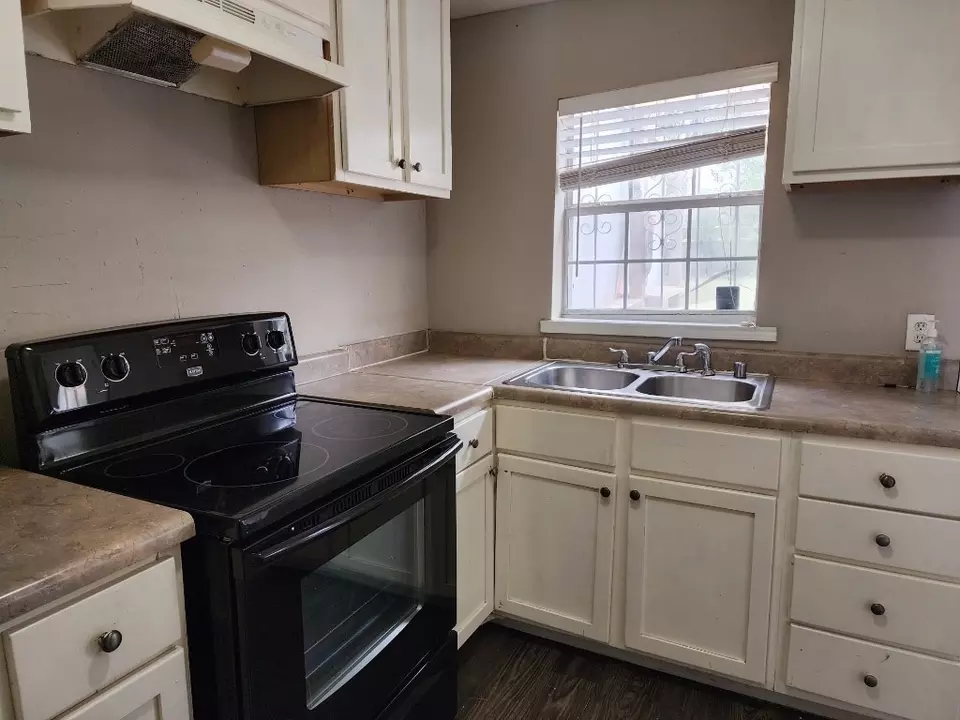  8214 S Norvell Dr, Dallas, TX 75227 photo 4